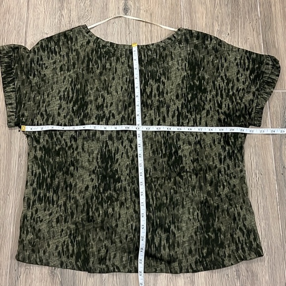 Democracy Blouse Top Shirt XL Green Leopard Cheetah Animal Print Soft Casual - Picture 9 of 11